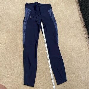 Women’s Under Armour tights. Size M